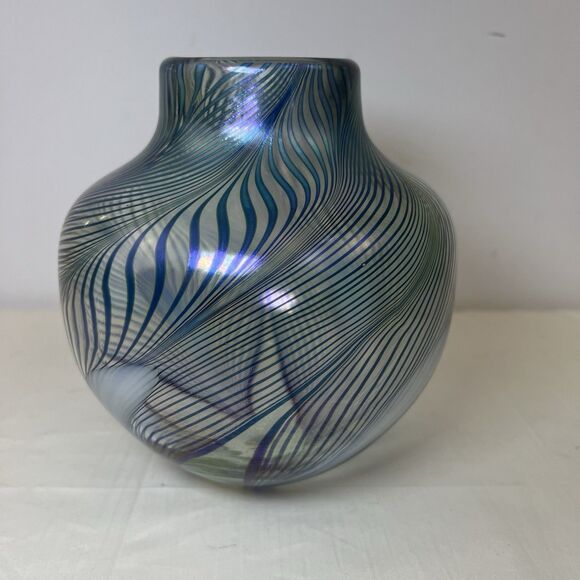 Vtg Robert Held Clear Iridescent Pulled Feather Blue White Round Vase 7” Signed - Picture 3 of 8
